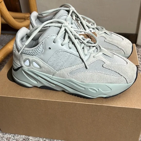 adidas gazelle silver green womens Yeezy Bright Blue 700s Size 10.5  My Cuzin Vintage